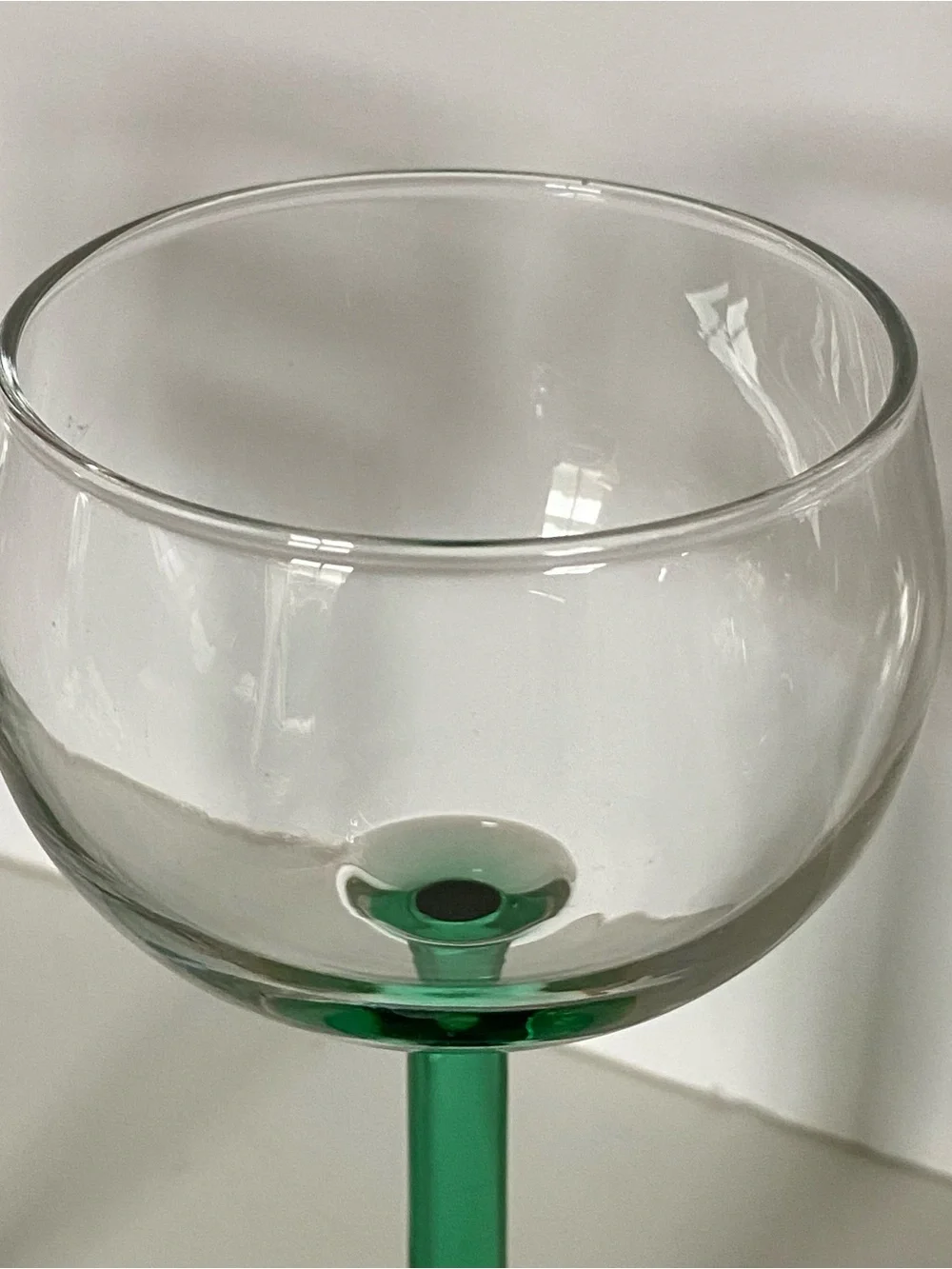 Vintage Luminarc Wine Glass Green Stem Set Of 2 Made In France Mint Cond! 6.25”.